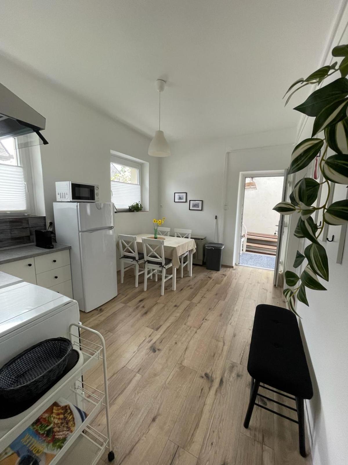 Attila Vendeghaz Apartment Balatonboglár Екстериор снимка